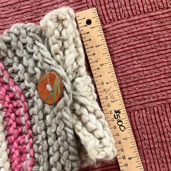 Beautiful chunky Knit Scarf with Button Accent - Picture 6 of 10